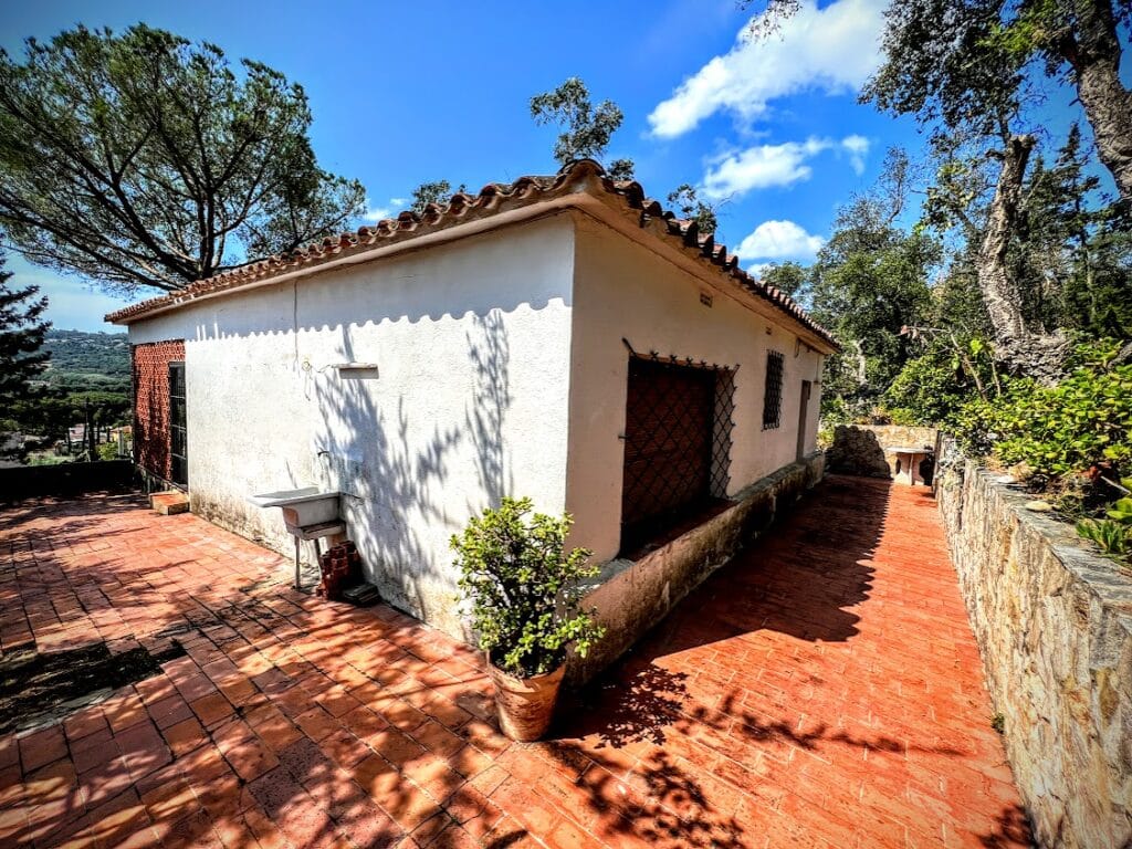 Wij kopen huizen in Calonge aan de Costa Brava.
